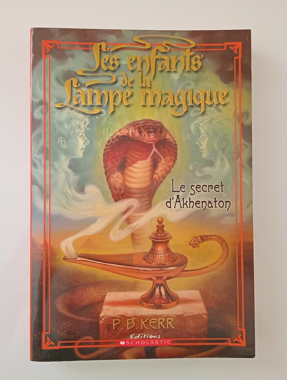 P.B. Kerr Les Enfants de la Lampe Magique Le Secret d’Akhenaton French Book